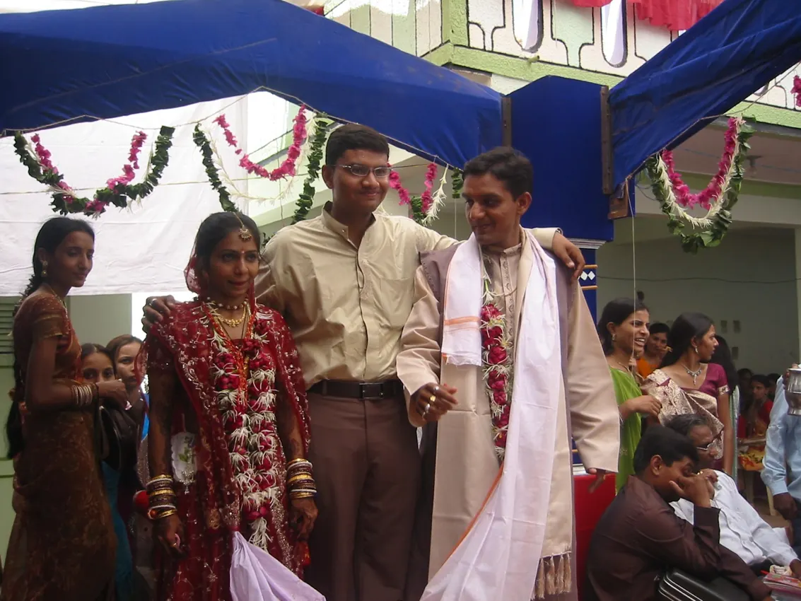 Low Mangal Dosha - Wedding photograph used as an editorial illustration. No statement about the people's birth charts is intended.